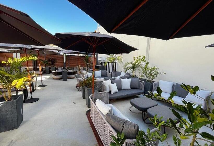 Capsuleaccom Hostel