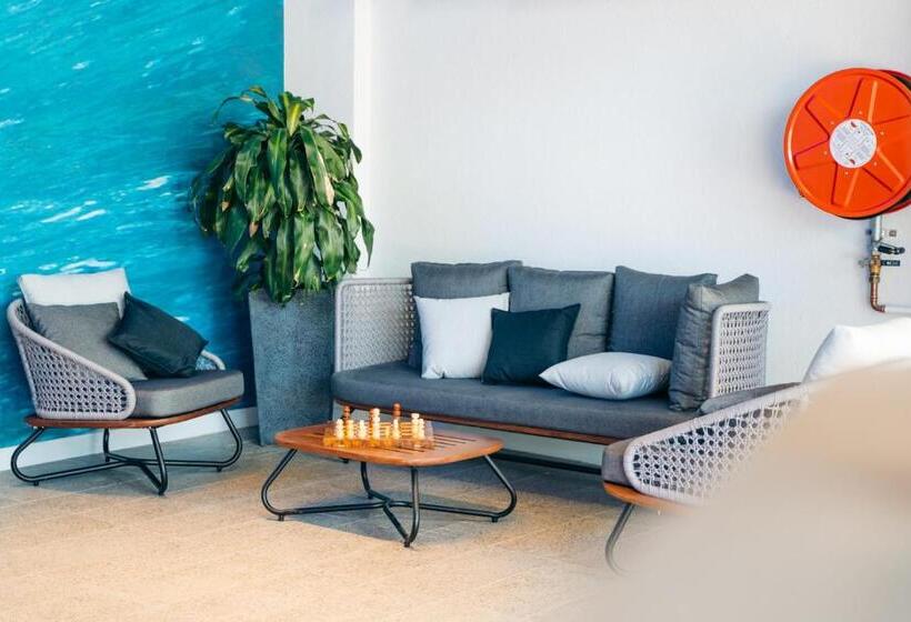 Capsuleaccom Hostel