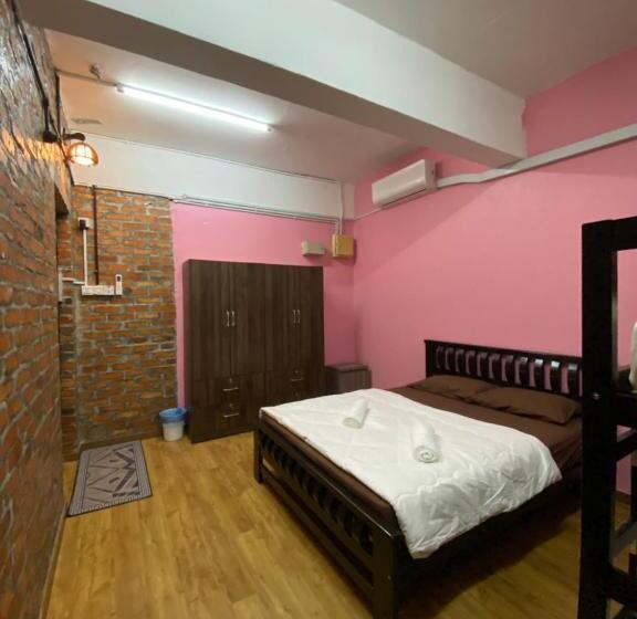 Hostel Sriamera