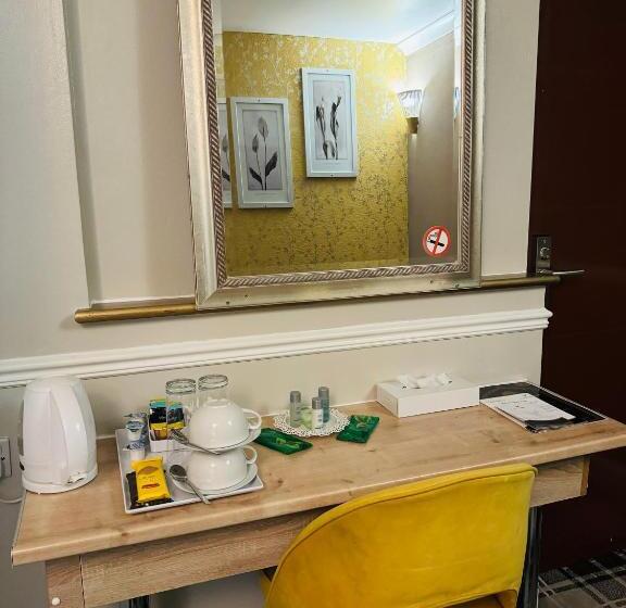 Отель 4 Sisters Inn