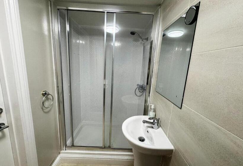 Отель 4 Sisters Inn