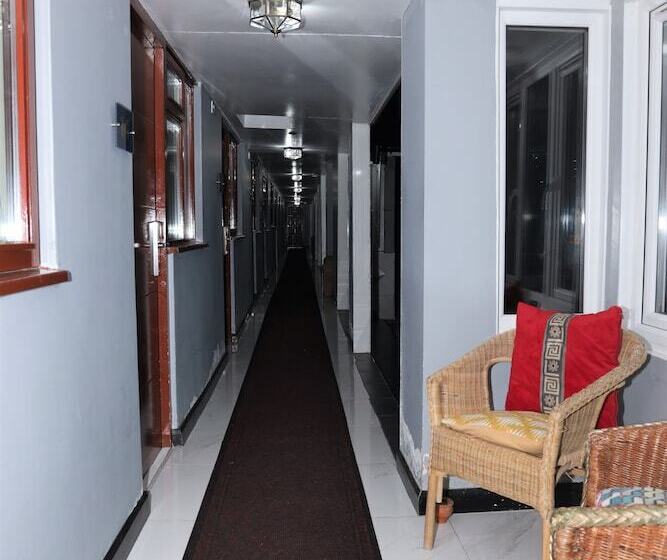 Отель 4 Sisters Inn