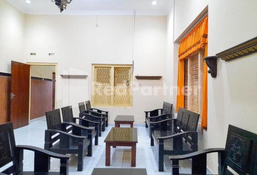 فندق Lh101 Guest House Syariah Near Makam Sunan Bonang Redpartner