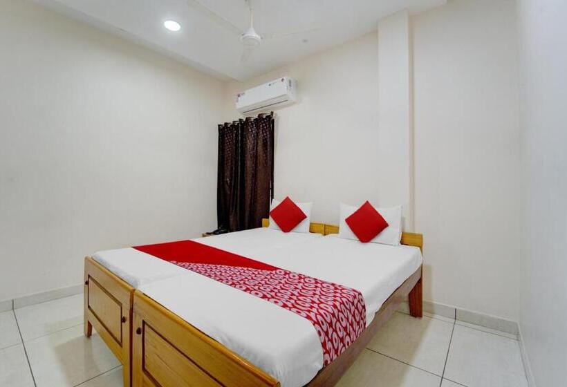 Отель O Mala Residency