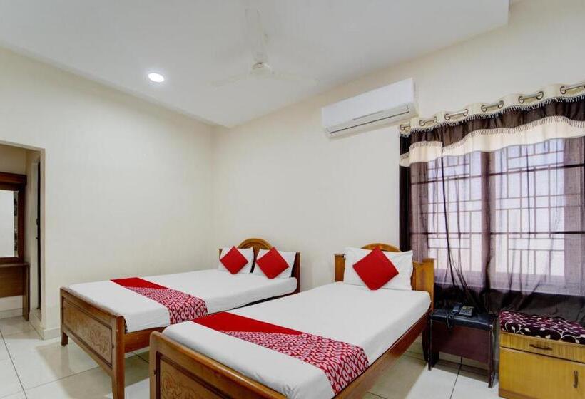 Отель O Mala Residency