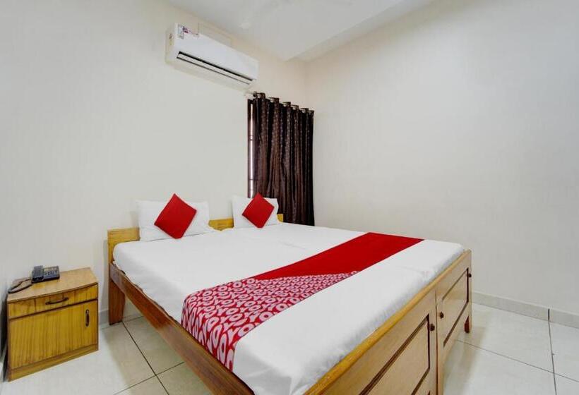 Отель O Mala Residency