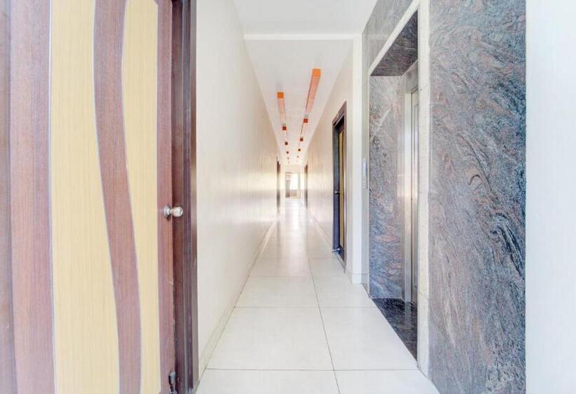 Отель O Mala Residency