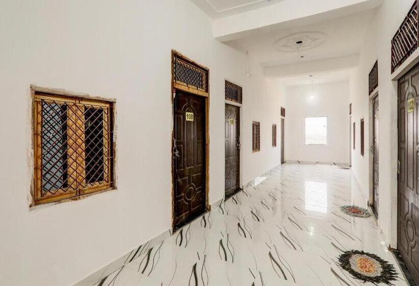 בית מלון כפרי Oyo Rd Palace