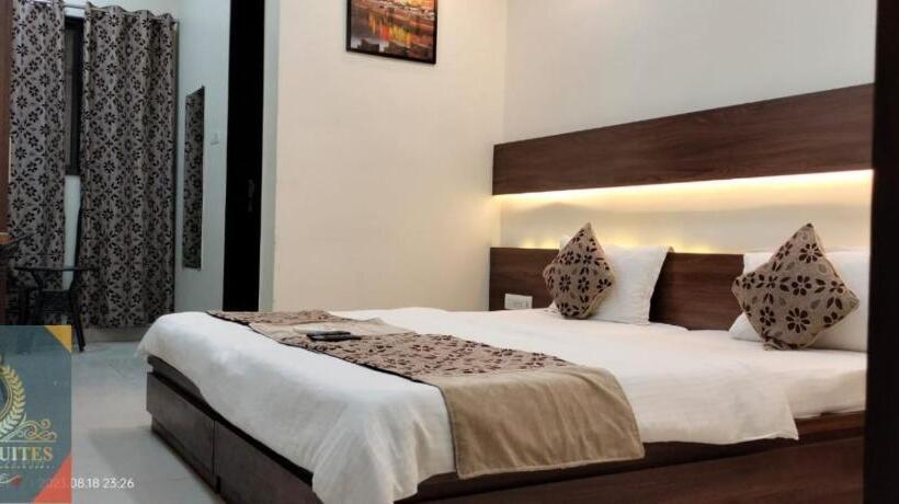 Fabhotel Royal Suits   Nr Mahadji Shinde Chhatri