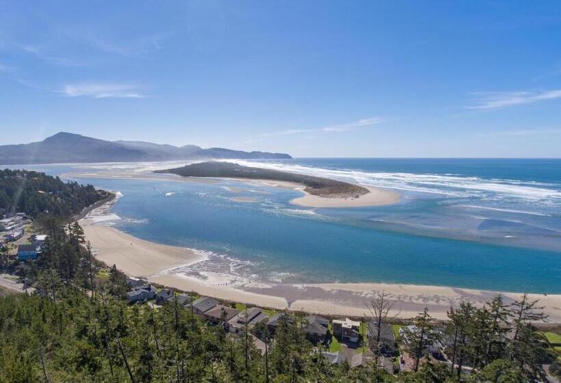 호텔 Shoreline Solace: Ocean View Townhouse Tillamook