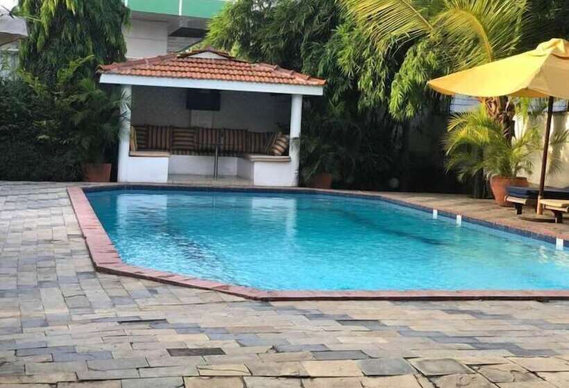 בית מלון כפרי The Pontoons Nyali A103