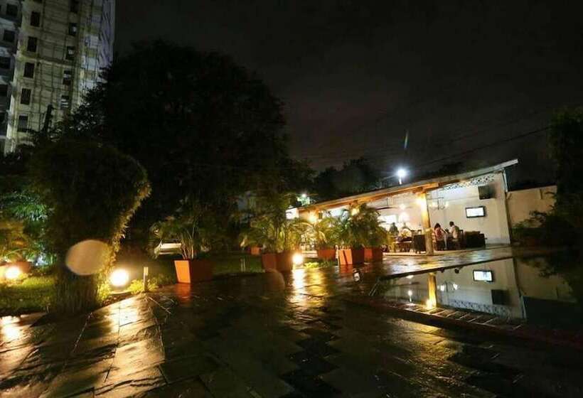 בית מלון כפרי The Pontoons Nyali A103