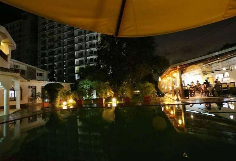 בית מלון כפרי The Pontoons Nyali A103