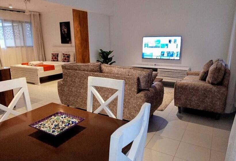 בית מלון כפרי The Pontoons Nyali A103