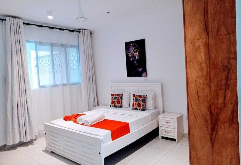 בית מלון כפרי The Pontoons Nyali A103