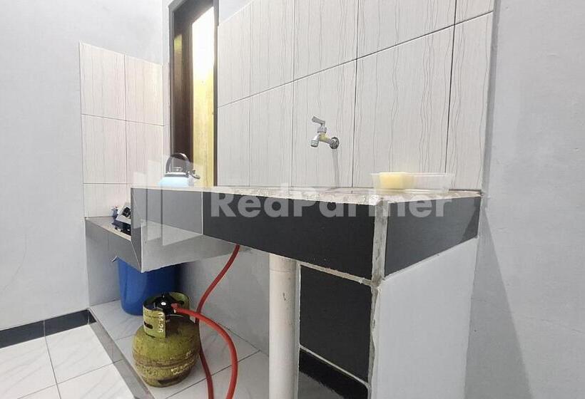 فندق Vins Homestay Kroya Mitra Reddoorz