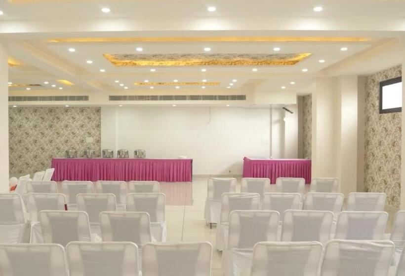 Le Mars Hotel Ladan