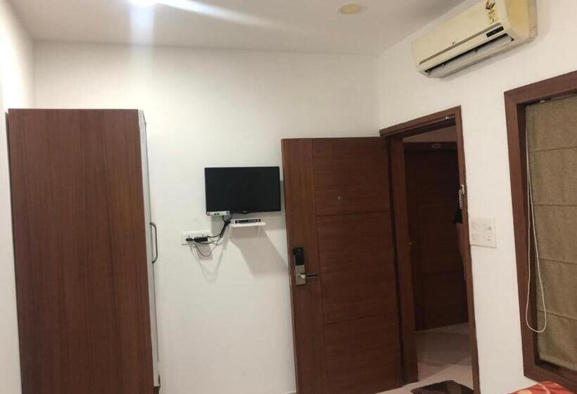 Le Mars Hotel Ladan