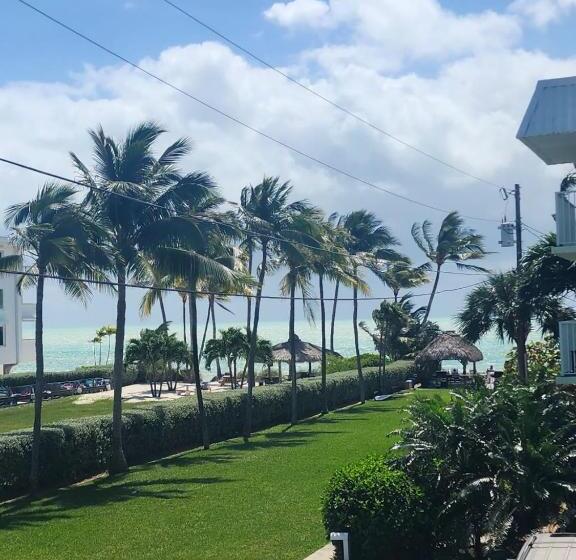 Paradise Awaits You At Key Colony Beach