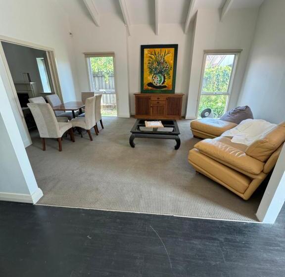 Пансион Bentleighs Magnificent Beautifully Renovated And Extended 1920s Period Family Home