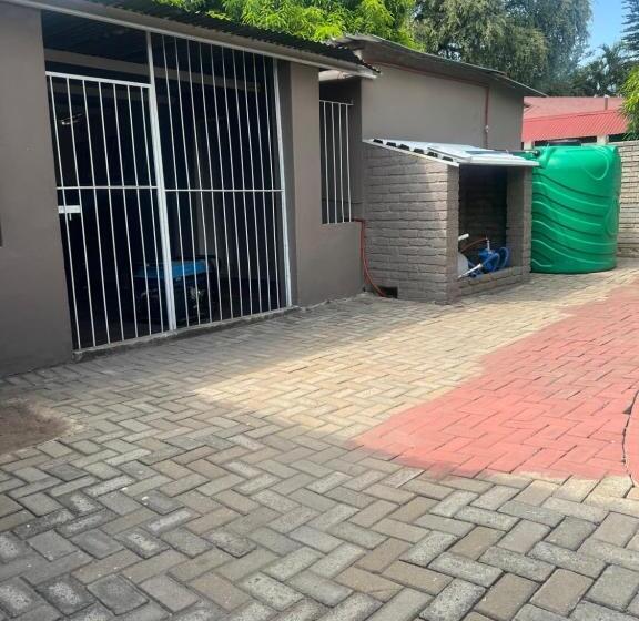 膳宿费 Happy Time Guest Houses