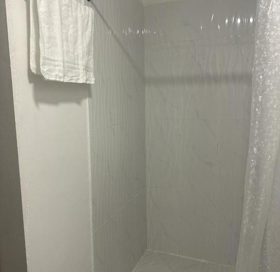 ペンション Leonor’s Guest House