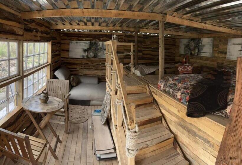 بنسيون Merrily Down The Stream Family Room