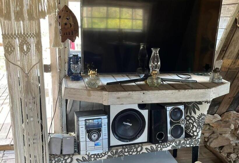 بنسيون Merrily Down The Stream Family Room