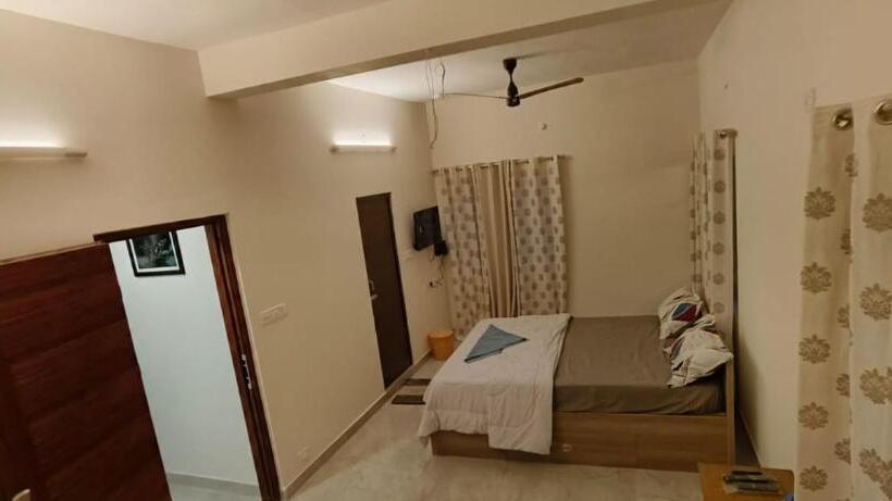 פנסיון Prs Creek Side Home Stay Villa