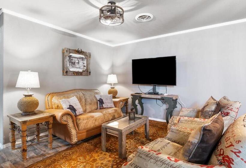 بنسيون Salt Block   The Cowboy Suite 4