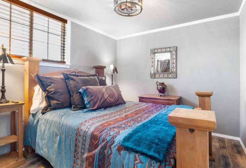 بنسيون Salt Block   The Cowboy Suite 4