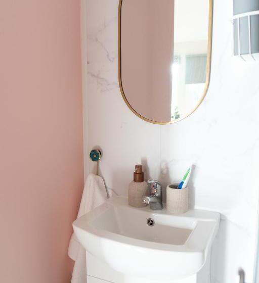 Пансион Studio Cabin In Belfast