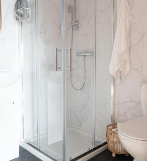 Пансион Studio Cabin In Belfast