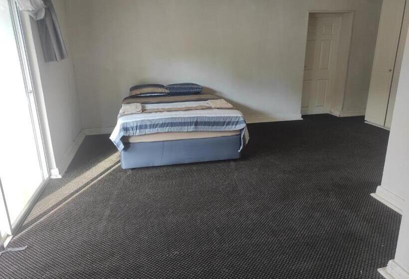 פנסיון Tumelo S Place