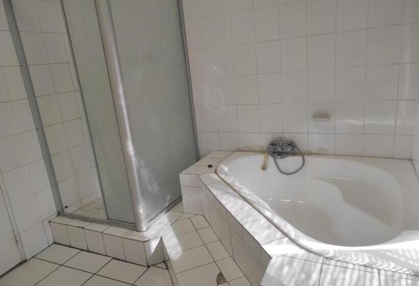 פנסיון Tumelo S Place