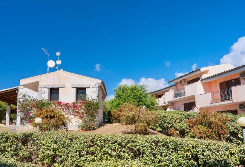 Residence With Swimming Pool In Badesi, Apartments With Air Conditioning And Private Outdoor Area