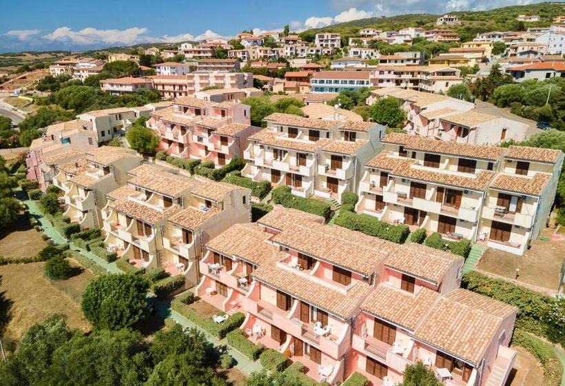 Residence With Swimming Pool In Badesi, Apartments With Air Conditioning And Private Outdoor Area