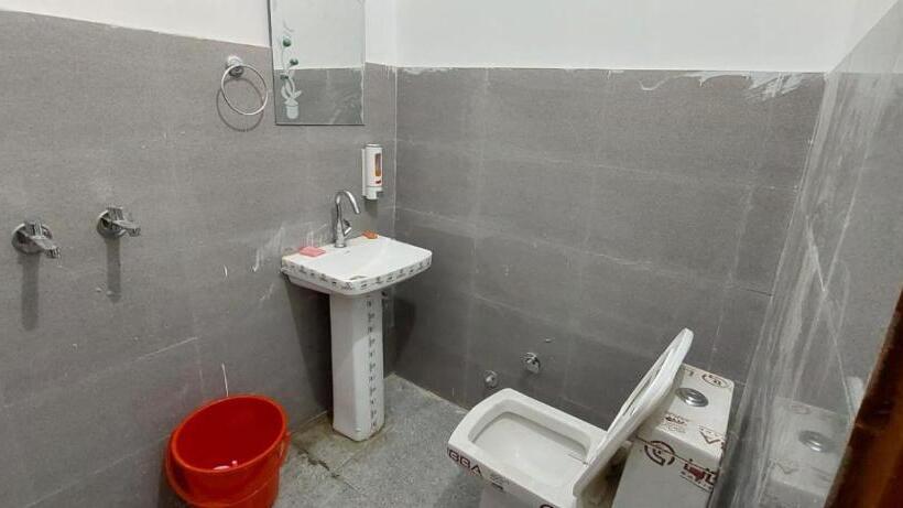 Hotel O Sirsa Hotel & Guest House