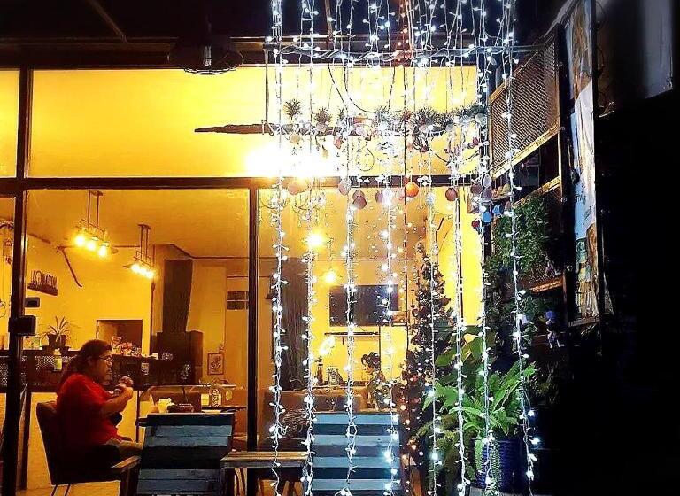 Three Hostel At Night Market Pakchong