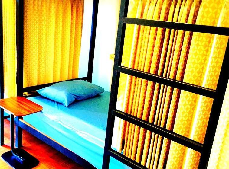 Three Hostel At Night Market Pakchong