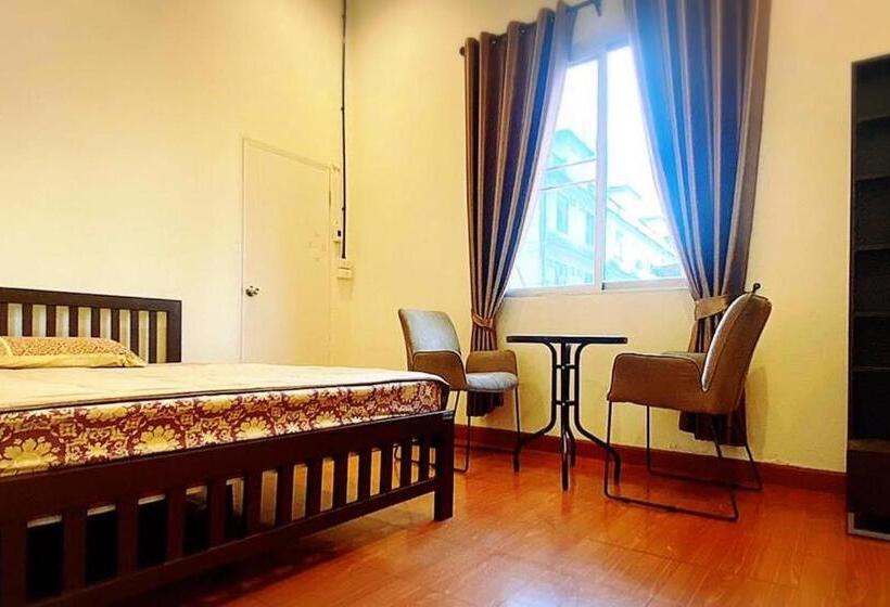 Three Hostel At Night Market Pakchong