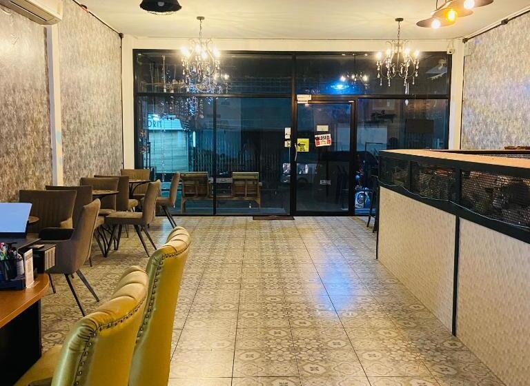 Three Hostel At Night Market Pakchong