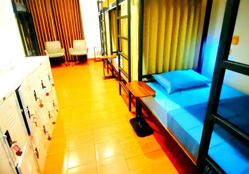 Three Hostel At Night Market Pakchong