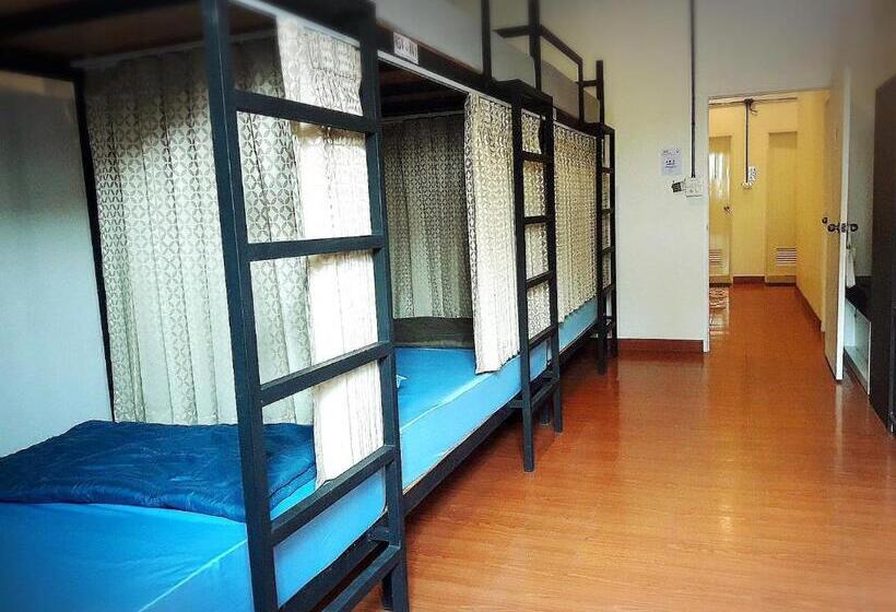 Three Hostel At Night Market Pakchong