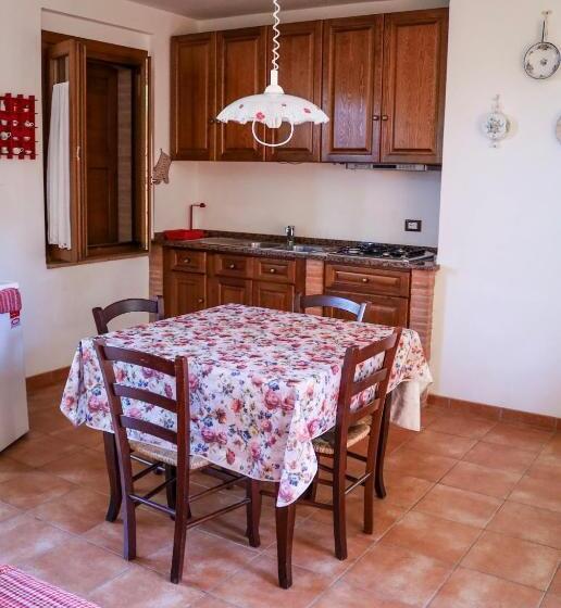 مبيت وإفطار Madonna del Poggio