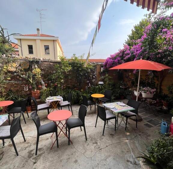 민박 The Tower Of The Old King