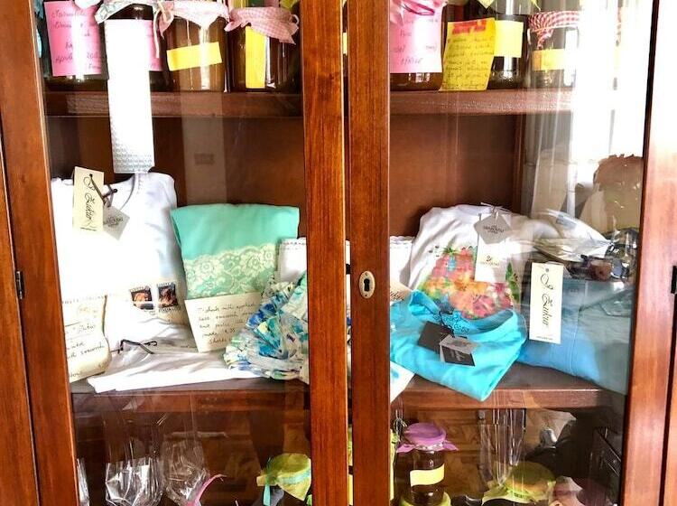 تختخواب و صبحانه Villa Gaia   Luxury Villa, Pool & Wellness Rooms