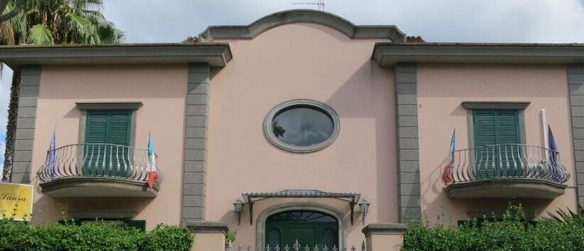 مبيت وإفطار Villa Laura