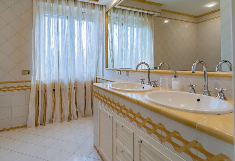 مبيت وإفطار Villa Laura