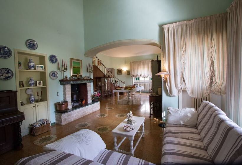 مبيت وإفطار Villa Quattro Pini